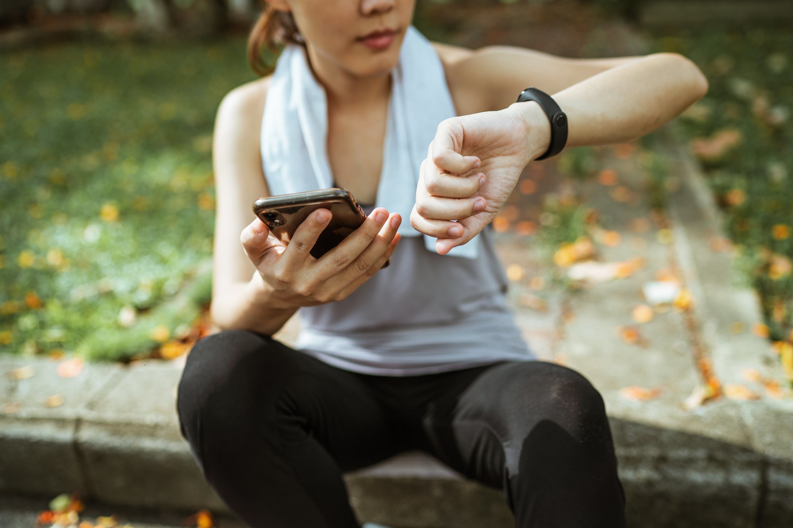 woman looking at her wristwatch about to run